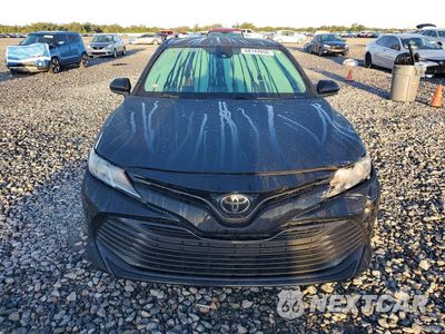 Piąte zdjęcie samochodu w środku: 2020 TOYOTA CAMRY LE VIN:4T1C11AK9LU374907 - miniatura