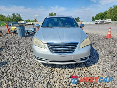 Piąte zdjęcie samochodu w środku: 2011 CHRYSLER 200 LIMITED VIN:1C3BC2FG9BN527531 - miniatura