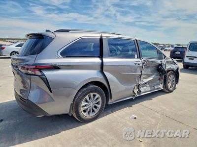 Trzecie zdjęcie samochodu z tyłu: 2026 TOYOTA SIENNA XLE 8-PASSENGER VIN:5TDYRKEC7TS304841 - miniatura