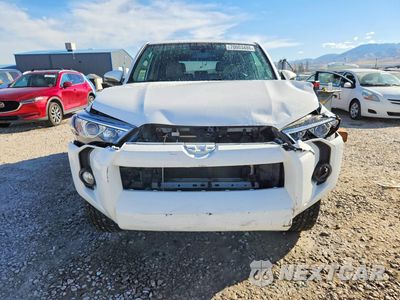 Piąte zdjęcie samochodu w środku: 2019 TOYOTA 4RUNNER SR5 PREMIUM VIN:JTEBU5JR4K5666190 - miniatura
