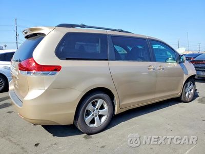 Trzecie zdjęcie samochodu z tyłu: 2013 TOYOTA SIENNA LE VIN:5TDKK3DC2DS292875 - miniatura