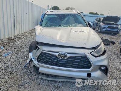 Piąte zdjęcie samochodu w środku: 2022 TOYOTA HIGHLANDER XLE VIN:5TDGZRAH1NS539907 - miniatura