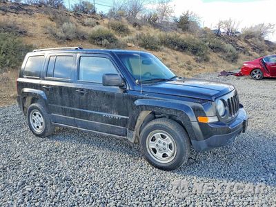 Czwarte zdjęcie samochodu z boku: 2016 JEEP PATRIOT SPORT VIN:1C4NJRBB4GD638695 - miniatura