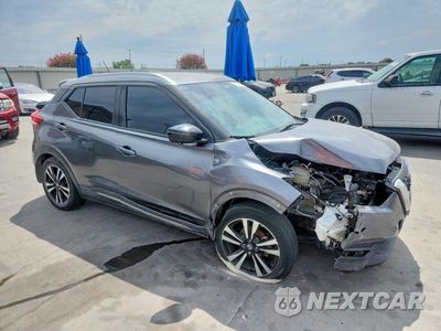 Czwarte zdjęcie samochodu z boku: 2019 NISSAN KICKS SR VIN:3N1CP5CU9KL518797 - miniatura