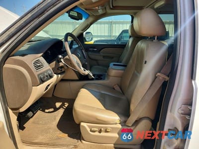 Zdjęcie 7 z 13 samochodu: 2011 CHEVROLET SUBURBAN VIN:1GNSKJE3XBR354190 - miniatura