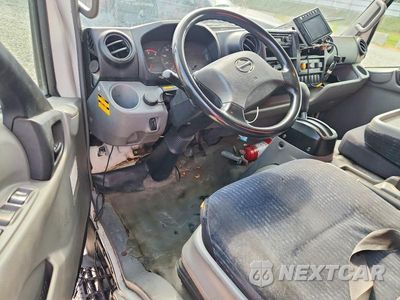 Zdjęcie 8 z 12 samochodu: 2018 HINO 195 BOX TRUCK VIN:JHHSDM2H0JK006570 - miniatura