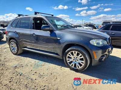 Czwarte zdjęcie samochodu z boku: 2013 BMW X5 XDRIVE35I VIN:5UXZV4C53D0B02536 - miniatura
