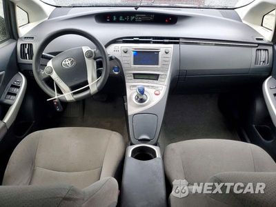 Zdjęcie 8 z 12 samochodu: 2015 TOYOTA PRIUS THREE VIN:JTDKN3DU7F0425197 - miniatura