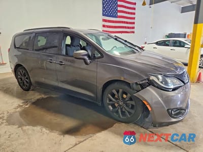 Czwarte zdjęcie samochodu z boku: 2019 CHRYSLER PACIFICA TOURING PLUS VIN:2C4RC1FG0KR593943 - miniatura