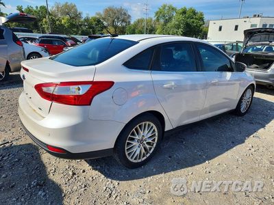 Trzecie zdjęcie samochodu z tyłu: 2012 FORD FOCUS SEL VIN:1FAHP3H23CL346963 - miniatura