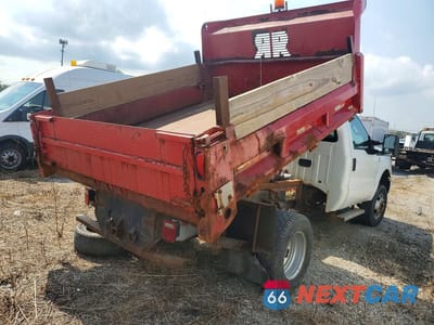 Trzecie zdjęcie samochodu z tyłu: 2015 FORD F350 SUPER DUTY DUMP TRUCK VIN:1FDRF3H69FEB00315 - miniatura