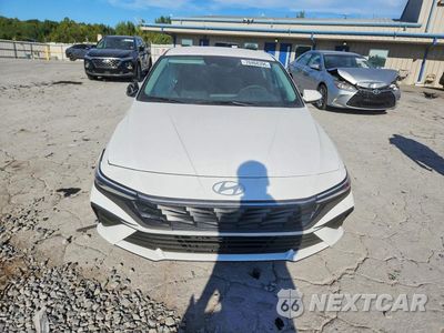 Piąte zdjęcie samochodu w środku: 2026 HYUNDAI ELANTRA SE VIN:KMHLL4DG1TU245529 - miniatura