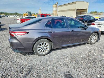 Trzecie zdjęcie samochodu z tyłu: 2018 TOYOTA CAMRY LE VIN:4T1B11HK1JU632562 - miniatura