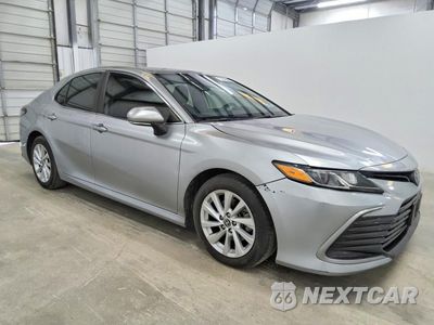 Czwarte zdjęcie samochodu z boku: 2023 TOYOTA CAMRY LE VIN:4T1R11AK0PU834701 - miniatura