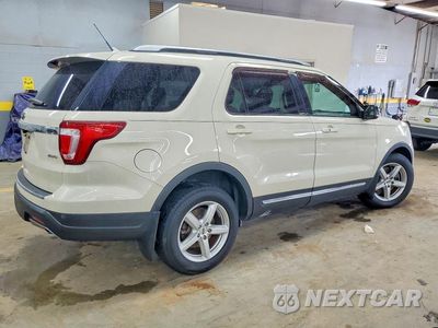 Trzecie zdjęcie samochodu z tyłu: 2018 FORD EXPLORER XLT VIN:1FM5K8D83JGA65170 - miniatura