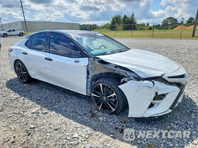 Czwarte zdjęcie samochodu z boku: 2019 TOYOTA CAMRY XSE VIN:4T1B61HK3KU242064 - miniatura