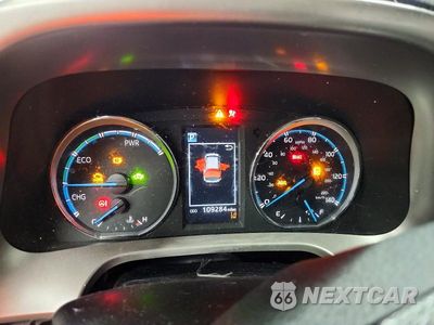 Zdjęcie 9 z 13 samochodu: 2017 TOYOTA RAV4 HYBRID LE PLUS VIN:JTMRJREV7HD132884 - miniatura