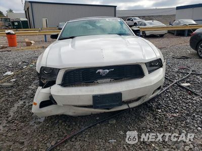 Piąte zdjęcie samochodu w środku: 2011 FORD MUSTANG VIN:1ZVBP8EM2B5112381 - miniatura