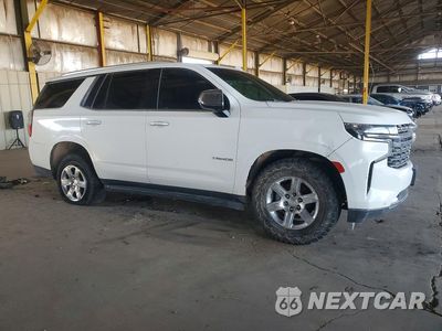 Czwarte zdjęcie samochodu z boku: 2022 CHEVROLET TAHOE K1500 PREMIER VIN:1GNSKSKD7NR155041 - miniatura