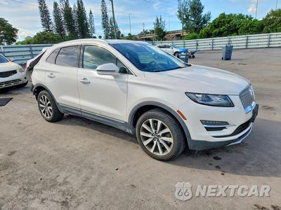Czwarte zdjęcie samochodu z boku: 2019 LINCOLN MKC RESERVE VIN:5LMCJ3D94KUL51695 - miniatura