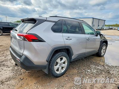 Trzecie zdjęcie samochodu z tyłu: 2020 TOYOTA RAV4 XLE VIN:2T3P1RFV4LC076535 - miniatura