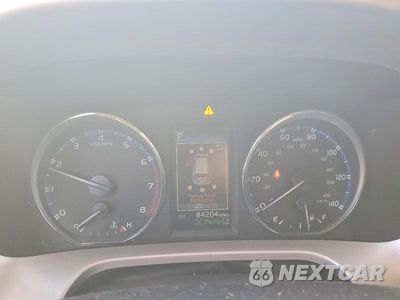 Zdjęcie 9 z 14 samochodu: 2018 TOYOTA RAV4 LIMITED VIN:JTMDFREV5JD224156 - miniatura
