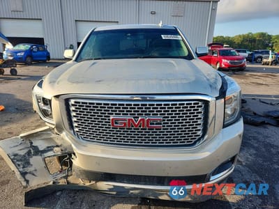 Piąte zdjęcie samochodu w środku: 2017 GMC YUKON DENALI VIN:1GKS1CKJ9HR233786 - miniatura