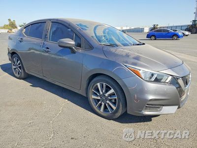 Czwarte zdjęcie samochodu z boku: 2020 NISSAN VERSA SV VIN:3N1CN8EV5LL840514 - miniatura