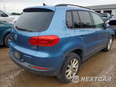 Trzecie zdjęcie samochodu z tyłu: 2018 VOLKSWAGEN TIGUAN LIMITED VIN:WVGBV7AX0JK005134 - miniatura