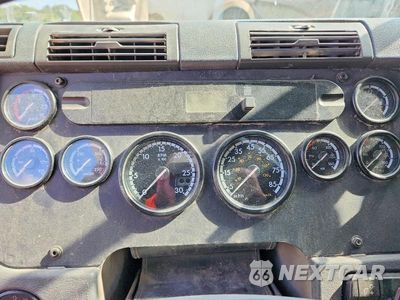 Zdjęcie 9 z 13 samochodu: 2011 FREIGHTLINER CASCADIA SEMI TRUCK VIN:1FUJGLDR6BSAS0928 - miniatura