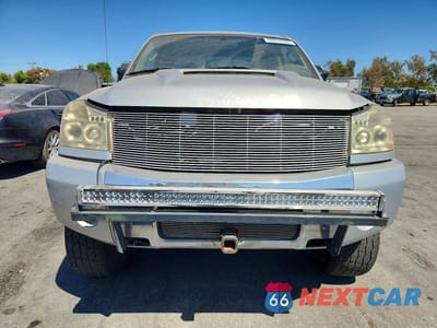 Piąte zdjęcie samochodu w środku: 2004 NISSAN TITAN XE VIN:1N6AA06A64N526785 - miniatura
