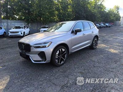 2026 VOLVO XC60 PLUS YV4M12RM7T1491453 - główne zdjęcie licytacji z USA - miniatura