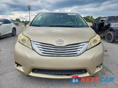 Piąte zdjęcie samochodu w środku: 2014 TOYOTA SIENNA XLE 8-PASSENGER VIN:5TDYK3DC1ES460842 - miniatura