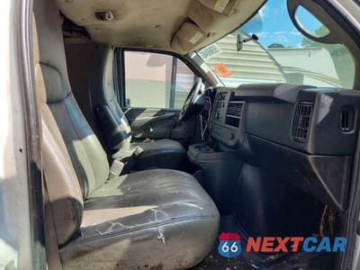 Zdjęcie 10 z 12 samochodu: 2013 CHEVROLET EXPRESS 2500 CARGO DELIVERY VAN VIN:1GCWGFFA7D1190405 - miniatura