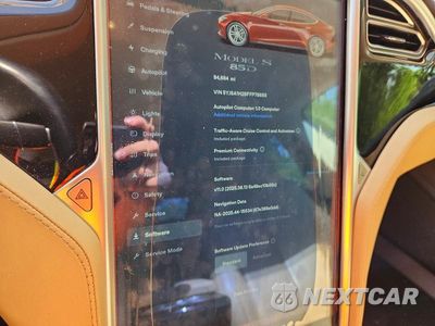 Zdjęcie 9 z 13 samochodu: 2015 TESLA MODEL S 85D VIN:5YJSA1H28FFP78655 - miniatura