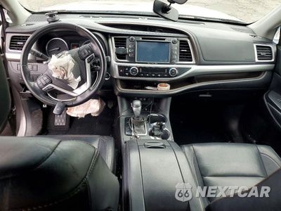 Zdjęcie 8 z 13 samochodu: 2017 TOYOTA HIGHLANDER XLE VIN:5TDJZRFHXHS401236 - miniatura