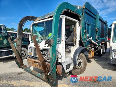 2016 MACK MRU613 REFUSE TRUCK 1M2AV04C1GM060426 - główne zdjęcie licytacji z USA - miniatura