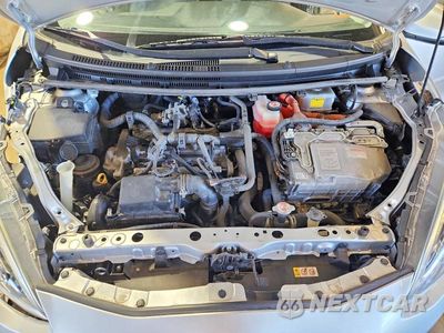 Zdjęcie 12 z 13 samochodu: 2018 TOYOTA PRIUS C ONE VIN:JTDKDTB34J1604443 - miniatura