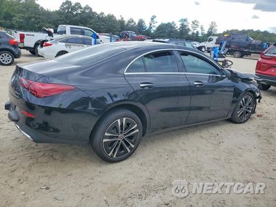 Trzecie zdjęcie samochodu z tyłu: 2025 MERCEDES-BENZ CLA 250 4MATIC VIN:W1K5J4HB3SN550174 - miniatura