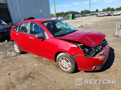 Czwarte zdjęcie samochodu z boku: 2010 FORD FOCUS SE VIN:1FAHP3FN2AW250802 - miniatura