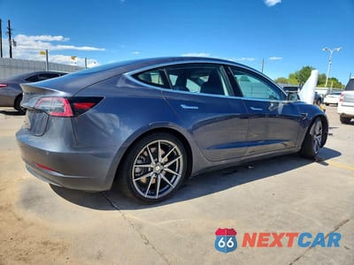 Trzecie zdjęcie samochodu z tyłu: 2018 TESLA MODEL 3 VIN:5YJ3E1EA5JF023718 - miniatura