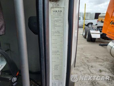 Zdjęcie 12 z 13 samochodu: 2018 VOLVO VNL SEMI TRUCK VIN:4V4N39TG1JN892844 - miniatura
