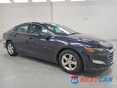 Czwarte zdjęcie samochodu z boku: 2023 CHEVROLET MALIBU LS VIN:1G1ZB5ST0PF114182 - miniatura