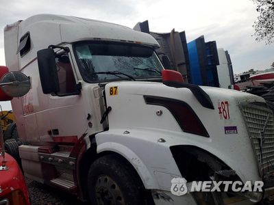Czwarte zdjęcie samochodu z boku: 2007 VOLVO VNL SEMI TRUCK VIN:4V4NC9TG17N437825 - miniatura