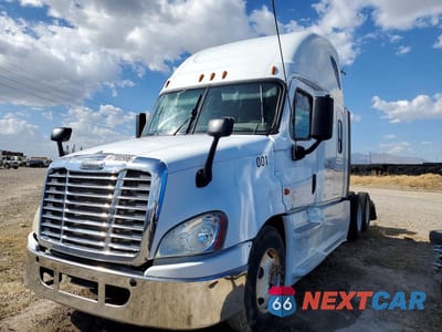 2017 FREIGHTLINER CASCADIA 125 SEMI TRUCK 1FUJGLBG4HLHV6867 - główne zdjęcie licytacji z USA - miniatura