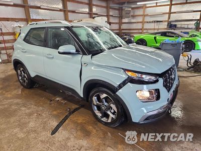 Czwarte zdjęcie samochodu z boku: 2025 HYUNDAI VENUE SEL VIN:KMHRC8A32SU398521 - miniatura