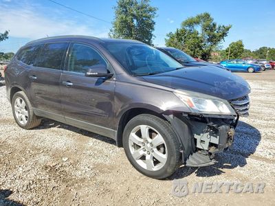 Czwarte zdjęcie samochodu z boku: 2017 CHEVROLET TRAVERSE LT VIN:1GNKVGKD9HJ187173 - miniatura