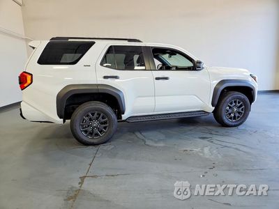 Trzecie zdjęcie samochodu z tyłu: 2026 TOYOTA 4RUNNER SR5 VIN:JTEVA5BR8T5123592 - miniatura