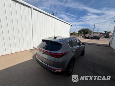 Czwarte zdjęcie samochodu z boku: 2017 KIA SPORTAGE EX VIN:KNDPN3AC2H7104910 - miniatura