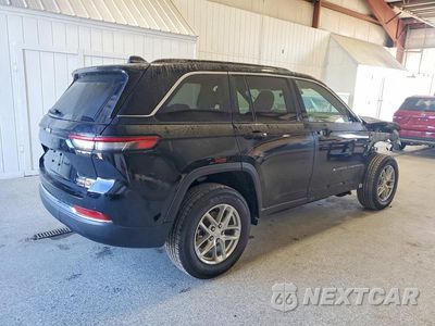 Trzecie zdjęcie samochodu z tyłu: 2025 JEEP GRAND CHEROKEE LAREDO VIN:1C4RJHAG4S8735700 - miniatura